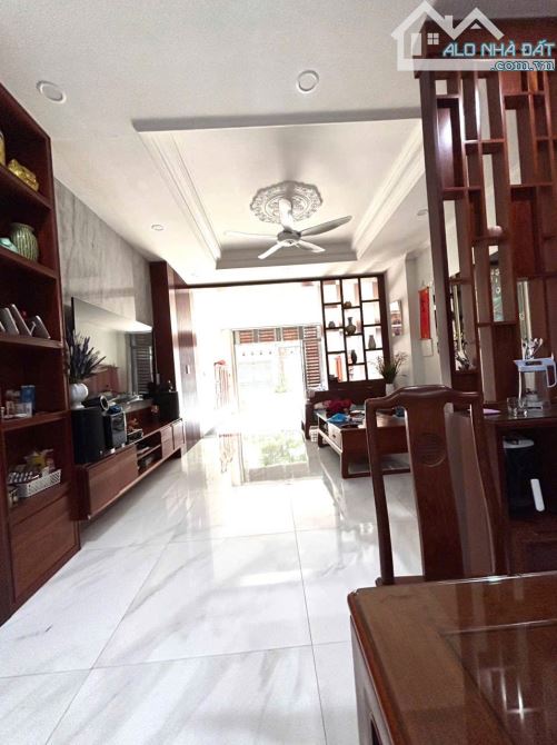 Bán nhà phố Trích Sài – Lạc Long Quân, ngõ ô tô tránh, gần Hồ Tây 51m2 MT 5,1m nhỉnh 15 tỷ