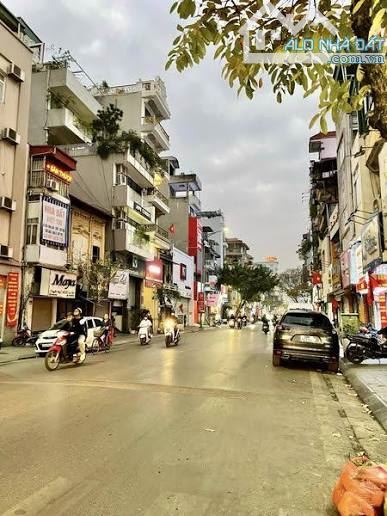 Bán nhà mặt phố Bạch Mai, DT 300m2 x 2 tầng, giá 70 tỷ