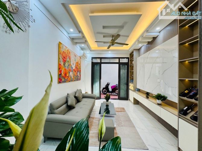 Bán nhà Tam Trinh 35m2 x 5T gần ô tô - Full nội thất đón Tết - Tiềm năng hạ tầng 2026