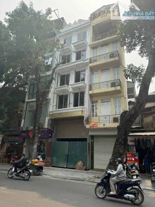 Bán nhà mặt phố Hàng Đào vị trí siêu đẹp view hồ phố 2 chiều vỉ hè rộng kinh doanh siêu đỉ