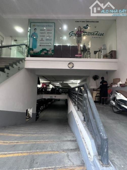 Bán toà văn phòng Trần Quốc Toản hoàn kiếm xây dựng 11 tầng 2 hầm dòng tiền 500tr/1 tháng