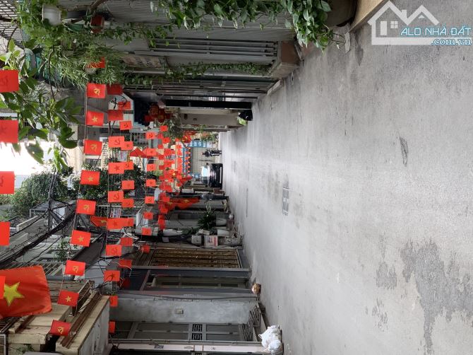 NHÀ ĐẸP XÂY MỚI- VỊ TRÍ ĐỈNH- NỘI THẤT XỊN- GẦN Ô TÔ- HỒ TÂY-35m² 5T MT4m8,1 Tỷ- LẠC LON