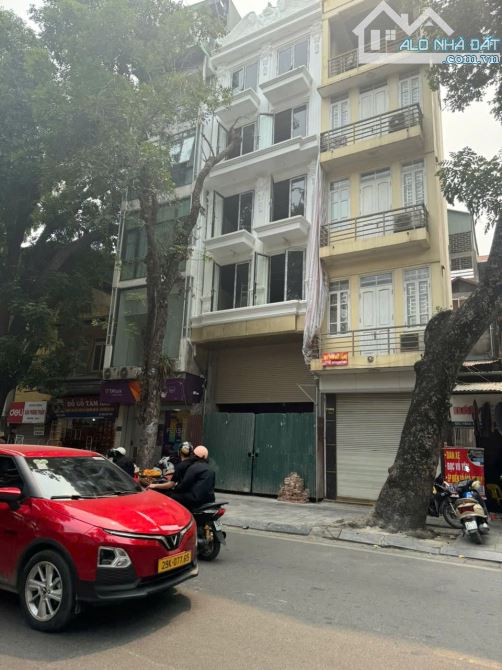 Bán nhà mặt phố Hàng Đào vị trí siêu đẹp view hồ phố 2 chiều vỉ hè rộng kinh doanh siêu đỉ