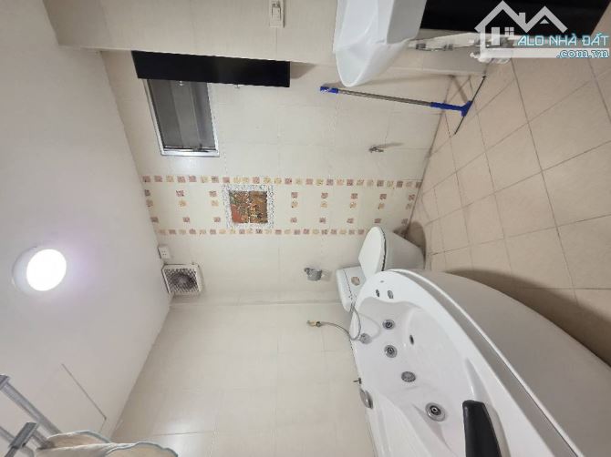 Bán Nhà 5 Tầng, 3 Ngủ 40M đường Trần Khát Chân- Ngõ Nông chỉ 8.18 Tỷ(TL)