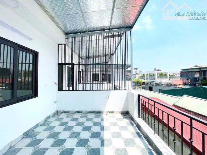 NHÀ ĐẸP XÂY MỚI- VỊ TRÍ ĐỈNH- NỘI THẤT XỊN- GẦN Ô TÔ- HỒ TÂY-35m² 5T MT4m8,1 Tỷ- LẠC LON