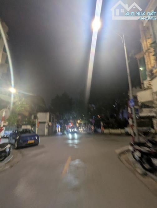 Bán toà văn phòng Trần Quốc Toản hoàn kiếm xây dựng 11 tầng 2 hầm dòng tiền 500tr/1 tháng