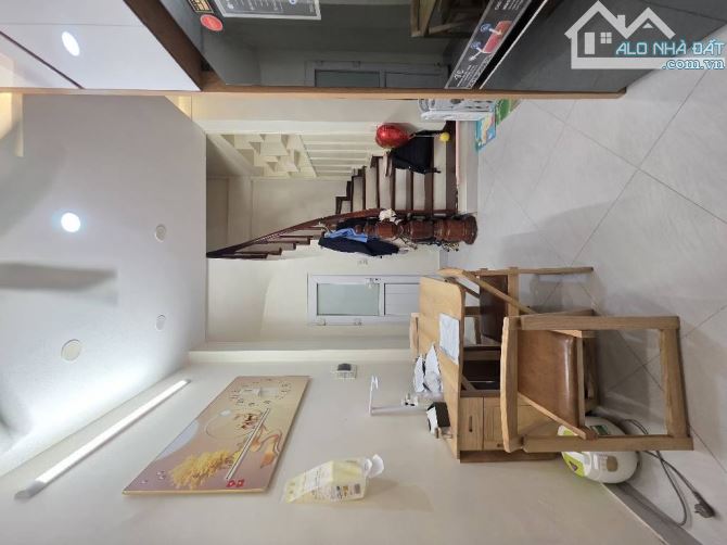 Bán Nhà 5 Tầng, 3 Ngủ 40M đường Trần Khát Chân- Ngõ Nông chỉ 8.18 Tỷ(TL)