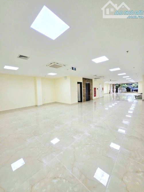 TOÀ VĂN PHÒNG 160 TỶ 250m 10 TẦNG MT 7,8m VỈA HÈ 4 Ô TÔ TRÁNH KINH DOANH XUÂN LA TÂY HỒ