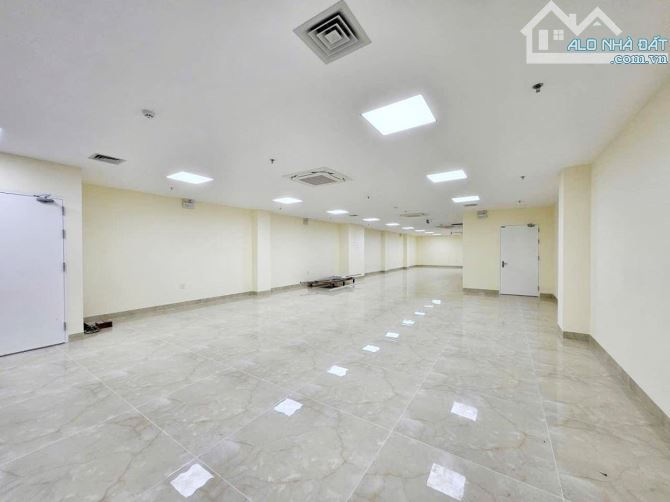 TOÀ VĂN PHÒNG 160 TỶ 250m 10 TẦNG MT 7,8m VỈA HÈ 4 Ô TÔ TRÁNH KINH DOANH XUÂN LA TÂY HỒ