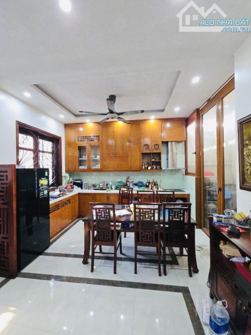 BÁN NHÀ P.NGUYỄN ĐÌNH CHIỂU Q. HBT-NHÀ ĐẸP-NGÕ THÔNG- SÁT PHỐ-78m2-3 tầng-mt 5.6m- 32.5 tỷ