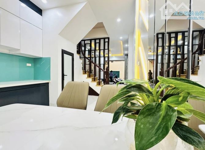 Bán nhà phường Hoàng Liệt 39m2 x 5 tầng, ngõ ô tô, full nội thất, giá 9,1 tỷ