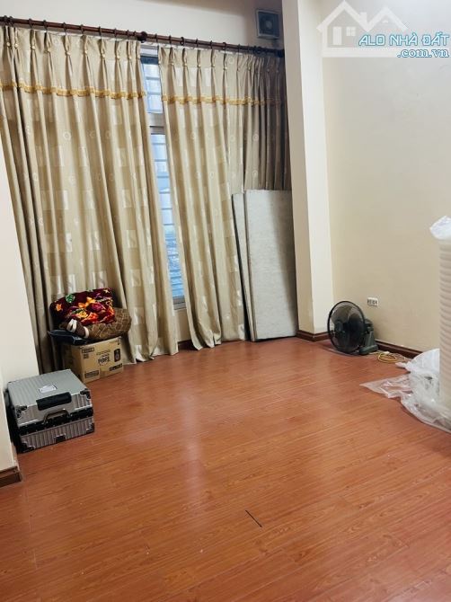 BÁN NHÀ P.MINH KHAI Q.HBT- NHÀ ĐẸP-Ô TÔ TRÁNH-5m THẲNG TẮP RA PHỐ-64m2-3 tầng-mt 4m-19.7tỷ