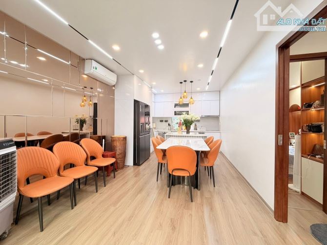 TẬP THỂ NAM ĐỒNG-GẦN HỒ ĐẮC DI-180m2-4PN-3WC-Ô TÔ ĐỖ CHÂN CẦU THANG-KHU SẠCH ĐẸP-AN NINH