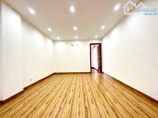 bán nhà 5 tầng phân lô ngõ 34 phố Lý Nam Đế 63m chỉ 21 tỷ Hoàn Kiếm ô tô đỗ cổng