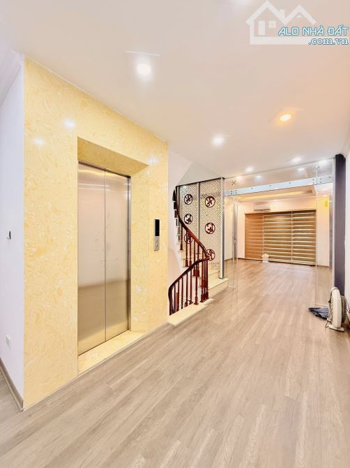 50m2, 6 tầng, thang máy, giá 13.x, tại 28 ngay kđt Đại Kim, nhà mới, dân xây.