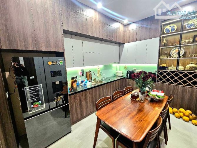 Bán Nhà Hoàng Văn Thái ,ô tô 7 chỗ vào nhà : 43m *4 tầng nhỉnh 15 tỷ !dân xây ở sướng