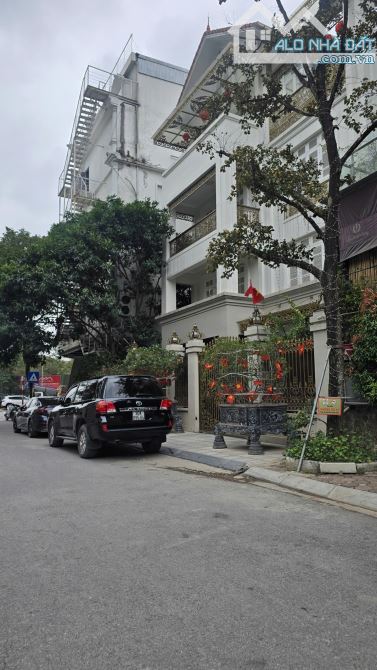 Nợ 60 tỷ, Bán GẤP BT Trần Kim Xuyến. 234m/5t. Mt 15m. Cách Phố 1 nhà, ở sướng, kinh doanh