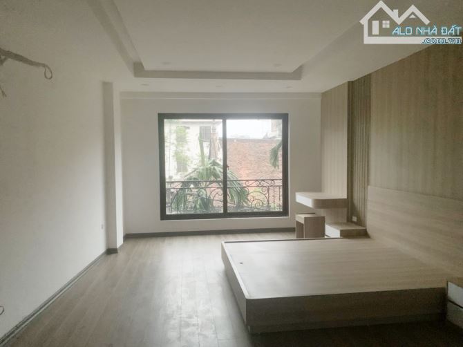 Nhà đẹp TÂY HỒ-7 Tầng-THANG MÁY-Ô TÔ Tránh-sát Ciputra. giá: 14 tỷ