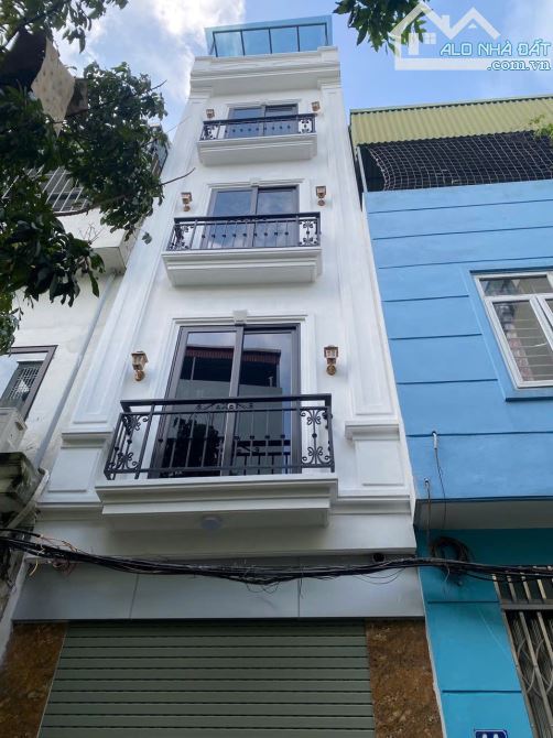 50m2, 6 tầng, thang máy, giá 13.x, tại 28 ngay kđt Đại Kim, nhà mới, dân xây.