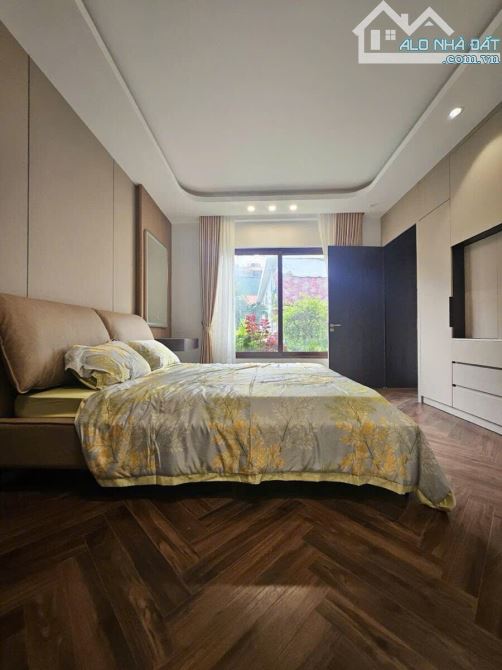 BÁN NHÀ TRẦN DUY HƯNG - TRUNG TÂM CẦU GIẤY - 5 TẦNG THANG MÁY - 3 NGỦ - 50M2 - Ở NGAY