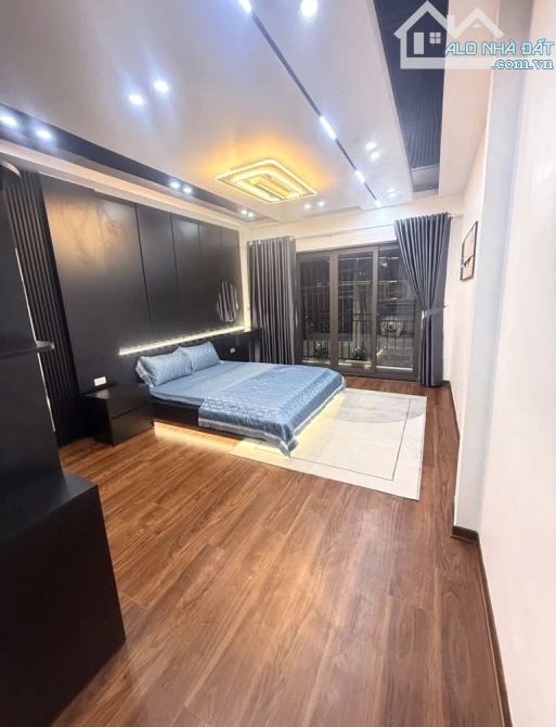 Gần hồ,15m oto,ở ngay-Gần Trương Định-35m-7 tỷ 52