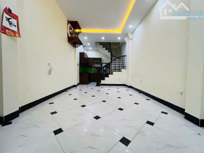 CHÍNH CHỦ BÁN NHÀ SỐ 12 NGÕ 93 GIÁP NHỊ 35M2 6 TẦNG Ô TÔ VÀO NHÀ