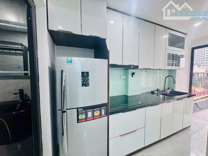 Toà CHDV Hoàng Quốc Việt, 132m2*7T, MT 11M, 30 PKK, ngõ ô tô, đủ PCCC, dòng tiền 8%/năm!