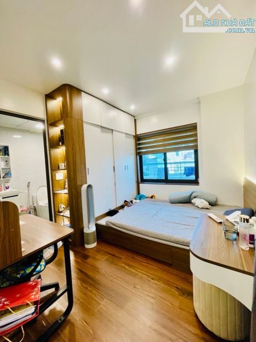 Căn Hộ Tòa CT9, KĐTM Định Công, 70m² × 2 Ngủ + 2 wc, Nội Thất Đẹp Long Lanh, Nhỉnh 5 tỷ