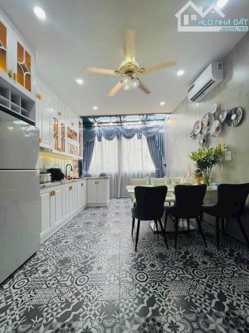 BÁN NHÀ LƯƠNG ĐÌNG CỦA - ĐỐNG ĐA - NỘI THẤT CAO CẤP - THANG MÁY - NGÕ THÔNG RỘNG