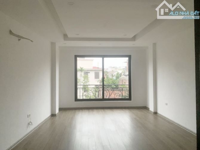 Nhà đẹp TÂY HỒ-7 Tầng-THANG MÁY-Ô TÔ Tránh-sát Ciputra. giá: 14 tỷ