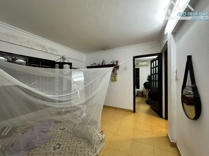 TẬP THỂ NAM ĐỒNG-GẦN HỒ ĐẮC DI-LÔ GÓC 3 THOÁNG-80m2-3PN-Ô TÔ ĐỖ CHÂN CẦU THANG-KHU SẠCH