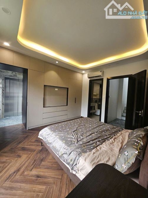 BÁN NHÀ TRẦN DUY HƯNG - TRUNG TÂM CẦU GIẤY - 5 TẦNG THANG MÁY - 3 NGỦ - 50M2 - Ở NGAY