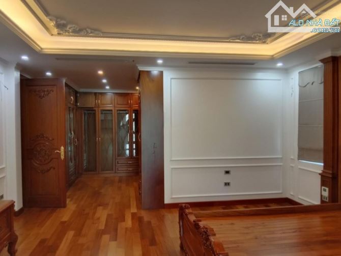 Bán gấp BT KĐT Yên Hòa. 235m, 5 tầng. Mặt tiền 15m. Chủ nợ 60 tỷ gấp gấp