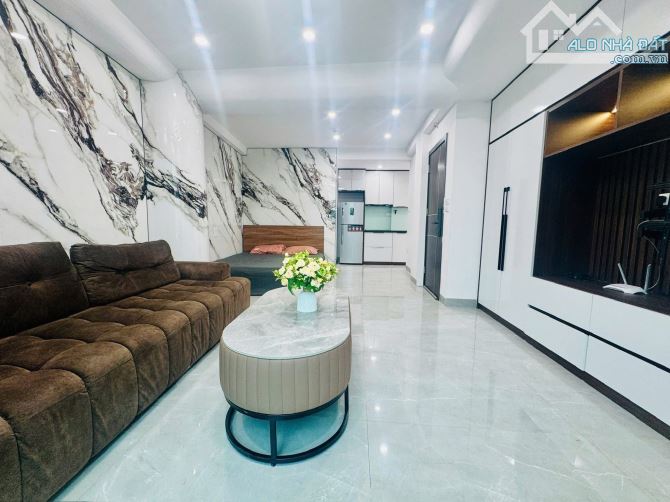 Toà CHDV Hoàng Quốc Việt, 132m2*7T, MT 11M, 30 PKK, ngõ ô tô, đủ PCCC, dòng tiền 8%/năm!