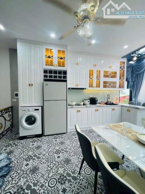 BÁN NHÀ LƯƠNG ĐÌNG CỦA - ĐỐNG ĐA - NỘI THẤT CAO CẤP - THANG MÁY - NGÕ THÔNG RỘNG