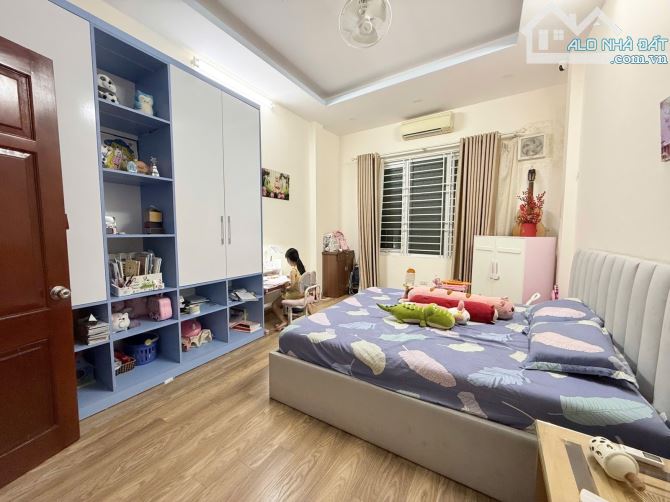 BÁN NHÀ NGÕ 169 HOÀNG MAI 38m2 mặt tiền rộng 6 tầng nở hậu 2 thoáng trước sau 8.2 tỷ