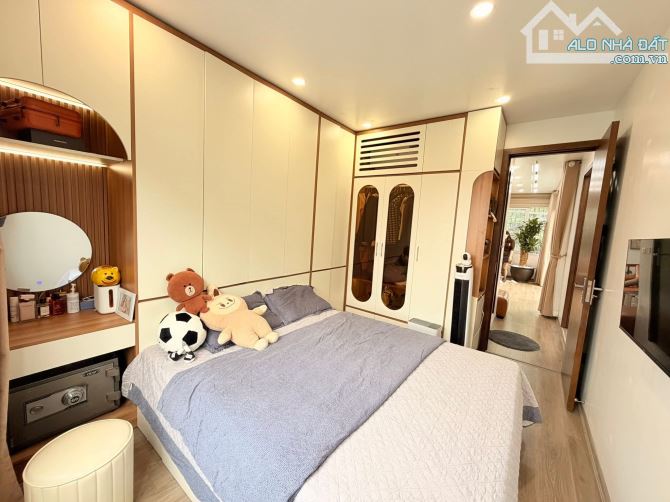 TẬP THỂ NAM ĐỒNG-GẦN HỒ ĐẮC DI-180m2-4PN-3WC-Ô TÔ ĐỖ CHÂN CẦU THANG-KHU SẠCH ĐẸP-AN NINH