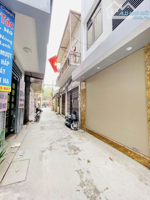 50m2, 6 tầng, thang máy, giá 13.x, tại 28 ngay kđt Đại Kim, nhà mới, dân xây.