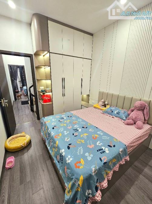 Bán Nhà Hoàng Văn Thái ,ô tô 7 chỗ vào nhà : 43m *4 tầng nhỉnh 15 tỷ !dân xây ở sướng