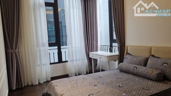 BÁN NHÀ TRẦN DUY HƯNG - TRUNG TÂM CẦU GIẤY - 5 TẦNG THANG MÁY - 3 NGỦ - 50M2 - Ở NGAY