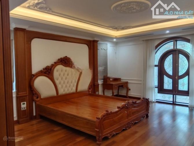 Bán gấp BT KĐT Yên Hòa. 235m, 5 tầng. Mặt tiền 15m. Chủ nợ 60 tỷ gấp gấp