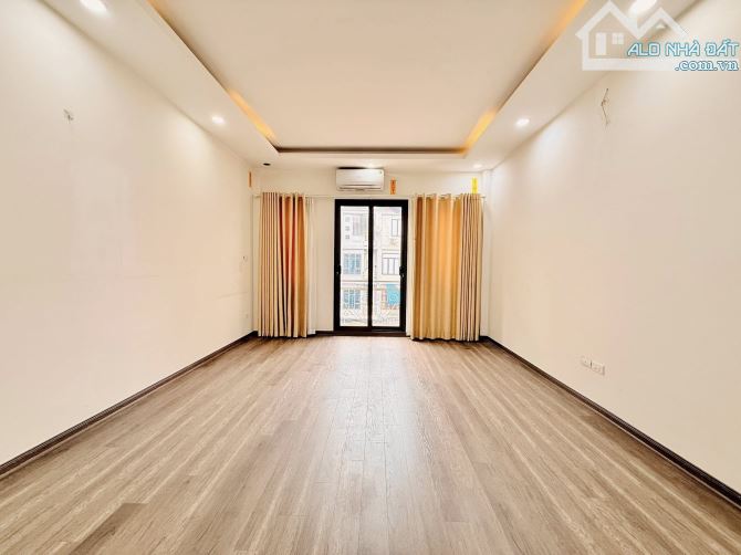 50m2, 6 tầng, thang máy, giá 13.x, tại 28 ngay kđt Đại Kim, nhà mới, dân xây.