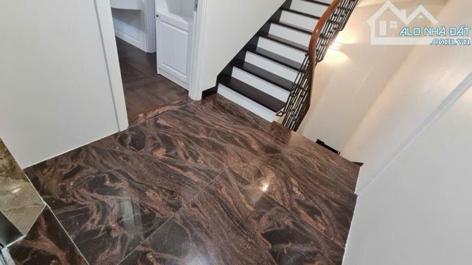 BÁN NHÀ TRẦN DUY HƯNG - TRUNG TÂM CẦU GIẤY - 5 TẦNG THANG MÁY - 3 NGỦ - 50M2 - Ở NGAY