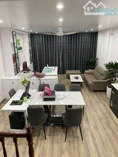 MẶT NGÕ PHỐ LẠC LONG QUÂN TÂY HỒ KHU PHÂN LÔ GARA OTO TRƯỚC NHÀ OTO TRÁNH KD ĐỈNH CAO