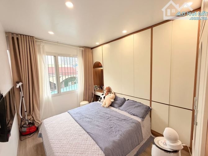 TẬP THỂ NAM ĐỒNG-GẦN HỒ ĐẮC DI-180m2-4PN-3WC-Ô TÔ ĐỖ CHÂN CẦU THANG-KHU SẠCH ĐẸP-AN NINH