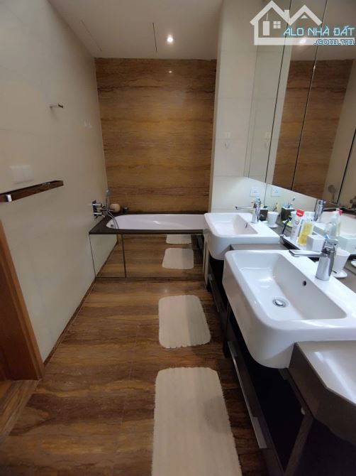 BÁN CĂN HỘ VIP 3N TOÀ INDOCHINA PLAZA CẦU GIẤY, RỘNG 129M2, TẦNG 26, VIEW HOÀNG HÔN