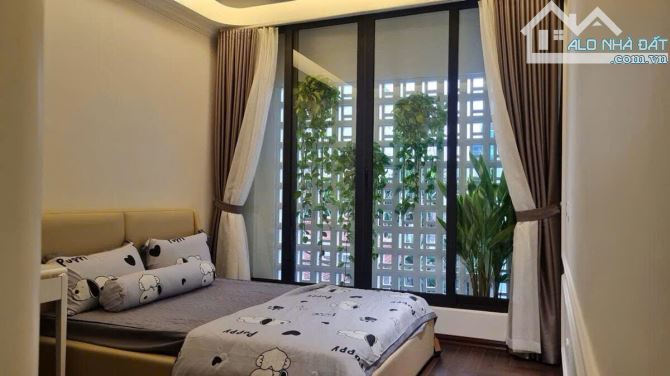 BÁN NHÀ TRẦN DUY HƯNG - TRUNG TÂM CẦU GIẤY - 5 TẦNG THANG MÁY - 3 NGỦ - 50M2 - Ở NGAY