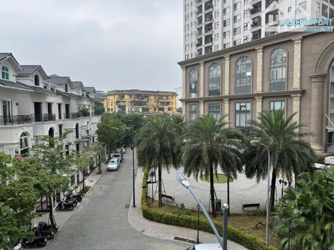 VÕ CHÍ CÔNG .DỰ ÁN NHÀ Ở XUÂN LA KHU PHÂN LÔ, VỈA HÈ -  Ô TÔ TRÁNH, Ô TÔ CHẠY VÒNG QUANH