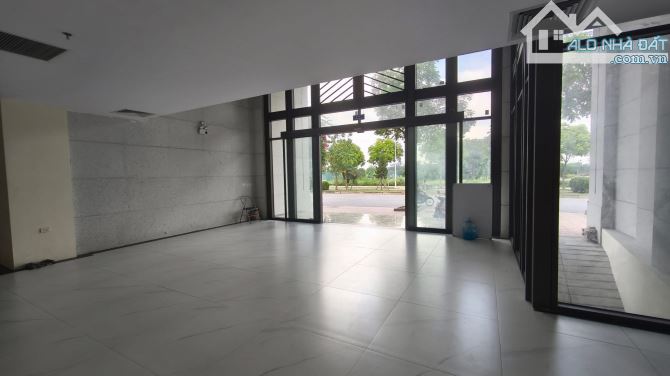 Bán Toà Nhà Lô Góc Mặt Phố Trịnh Đình Cửu Hoàng Mai Thanh Xuân DT 180M 9T MT 8.9M Giá 95Tỷ - 1