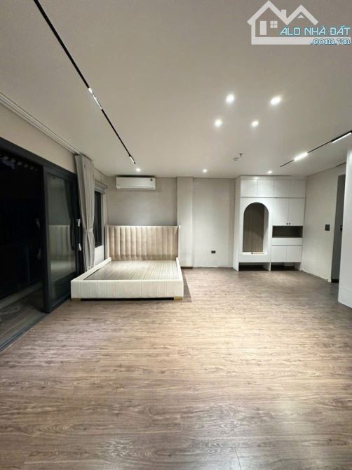 Toà CHDV Vũ Tông Phan, 175m2*9T, MT 20M, 45 phòng KK, lô góc, tương lai mặt phố, DT 7%/năm